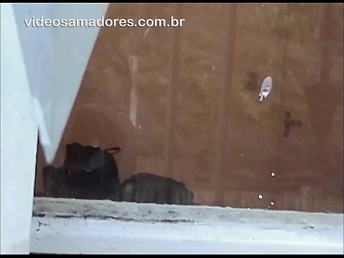 ❤️ Korneca viro rigardante sian amatinon kun alia ulo, registrante fikan filmeton sen ĝeni la paron ❤️❌ Malĉasuloj ĉe ni ☑